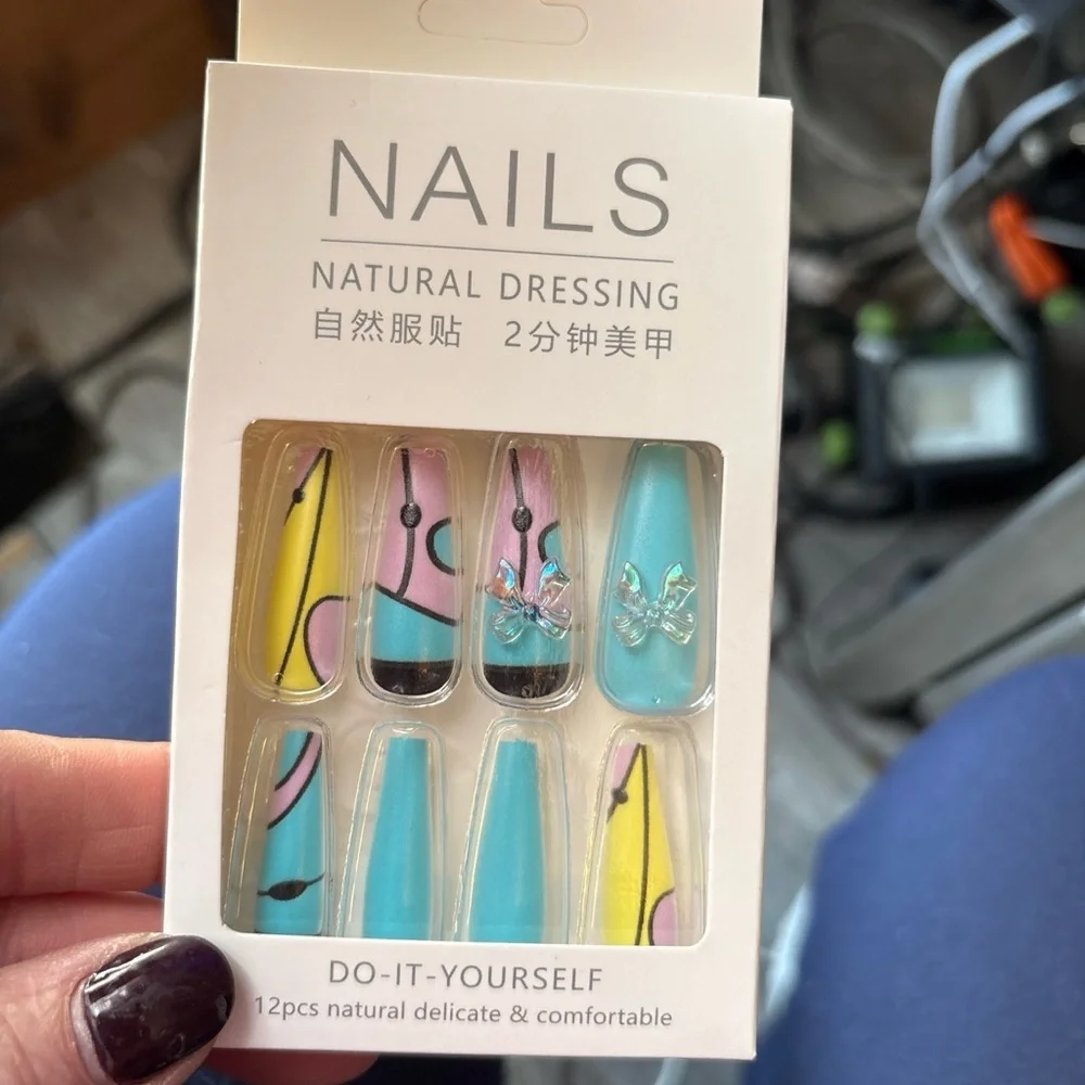 Press-On Nails with Floral Design